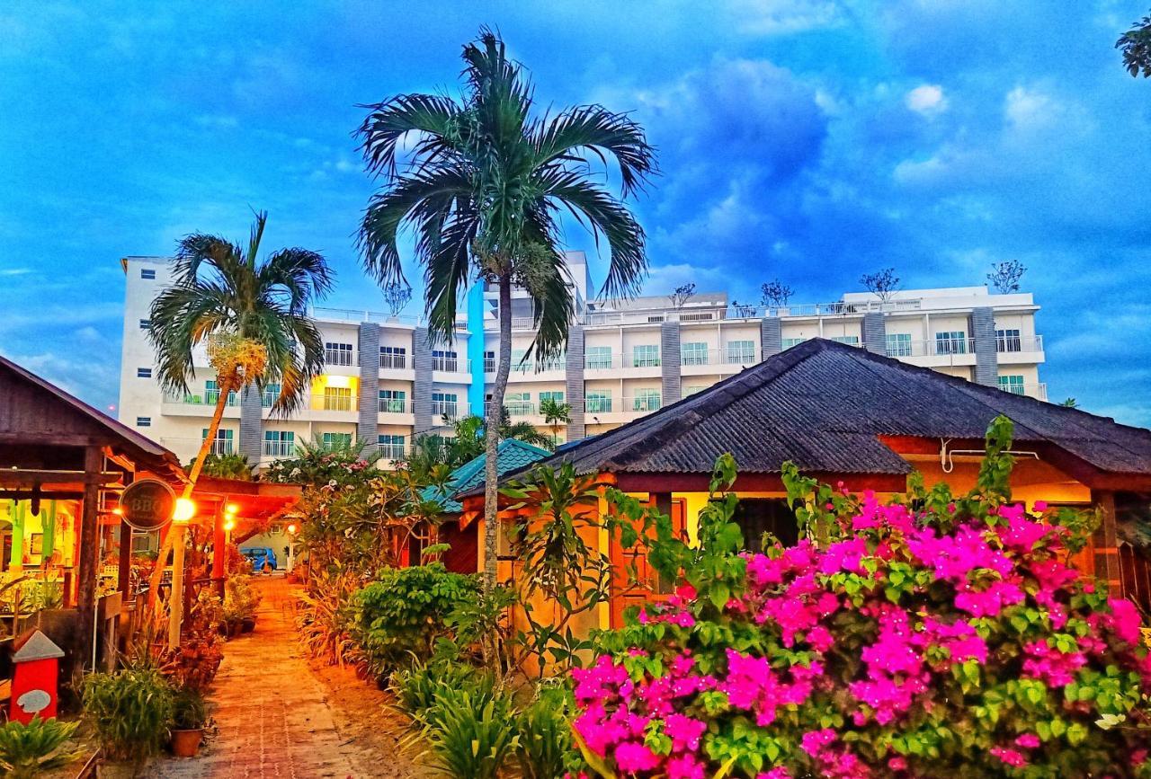 Langkapuri Resort Langkawi Pantai Cenang  Exterior foto